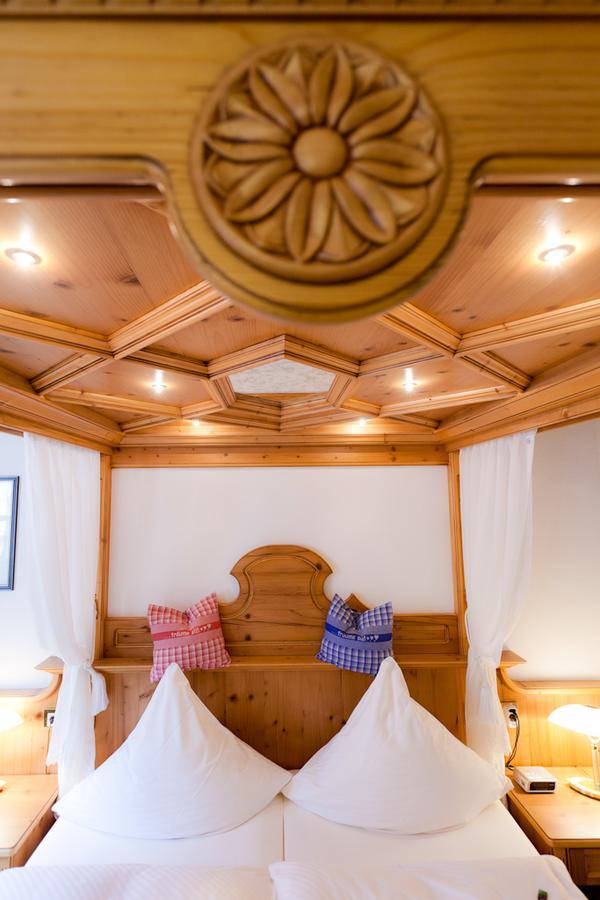 Hotel-Gasthof Zur Sonne 帕彭海姆 外观 照片