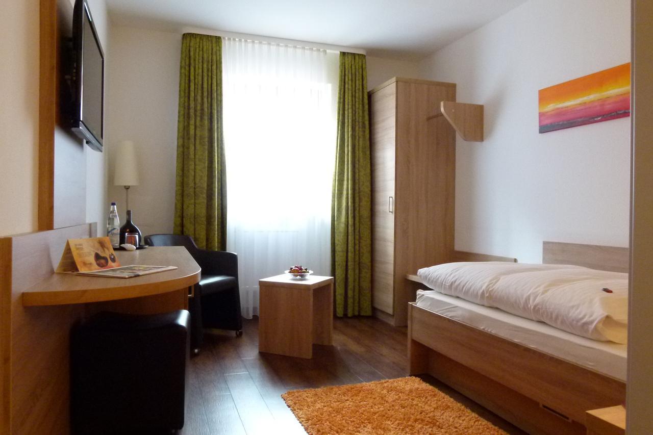 Hotel-Gasthof Zur Sonne 帕彭海姆 外观 照片